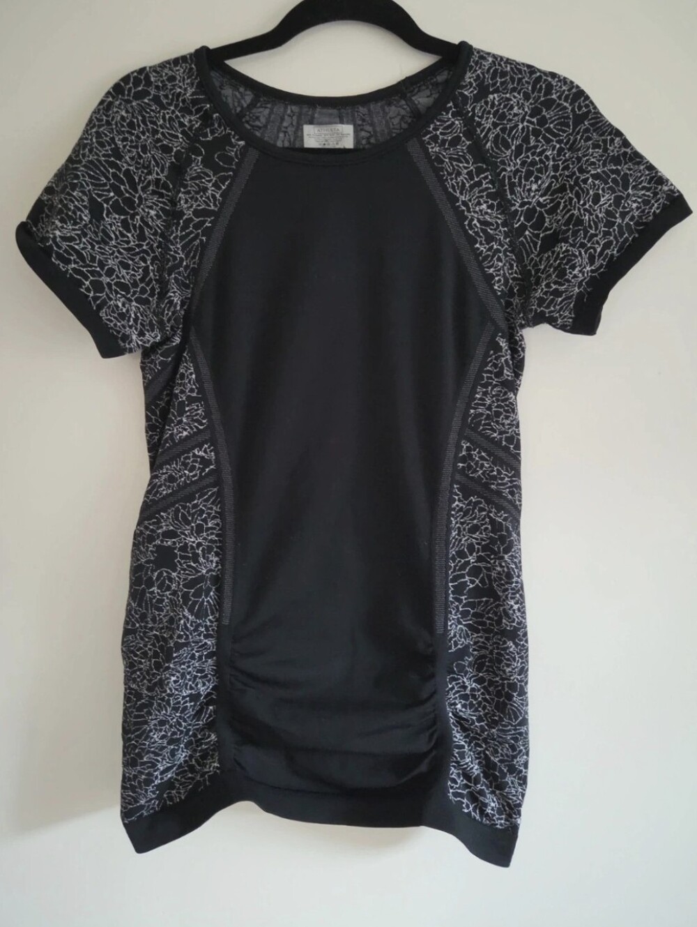 Athleta Fastest Track Seamless Tee Black Sketch Floral Large